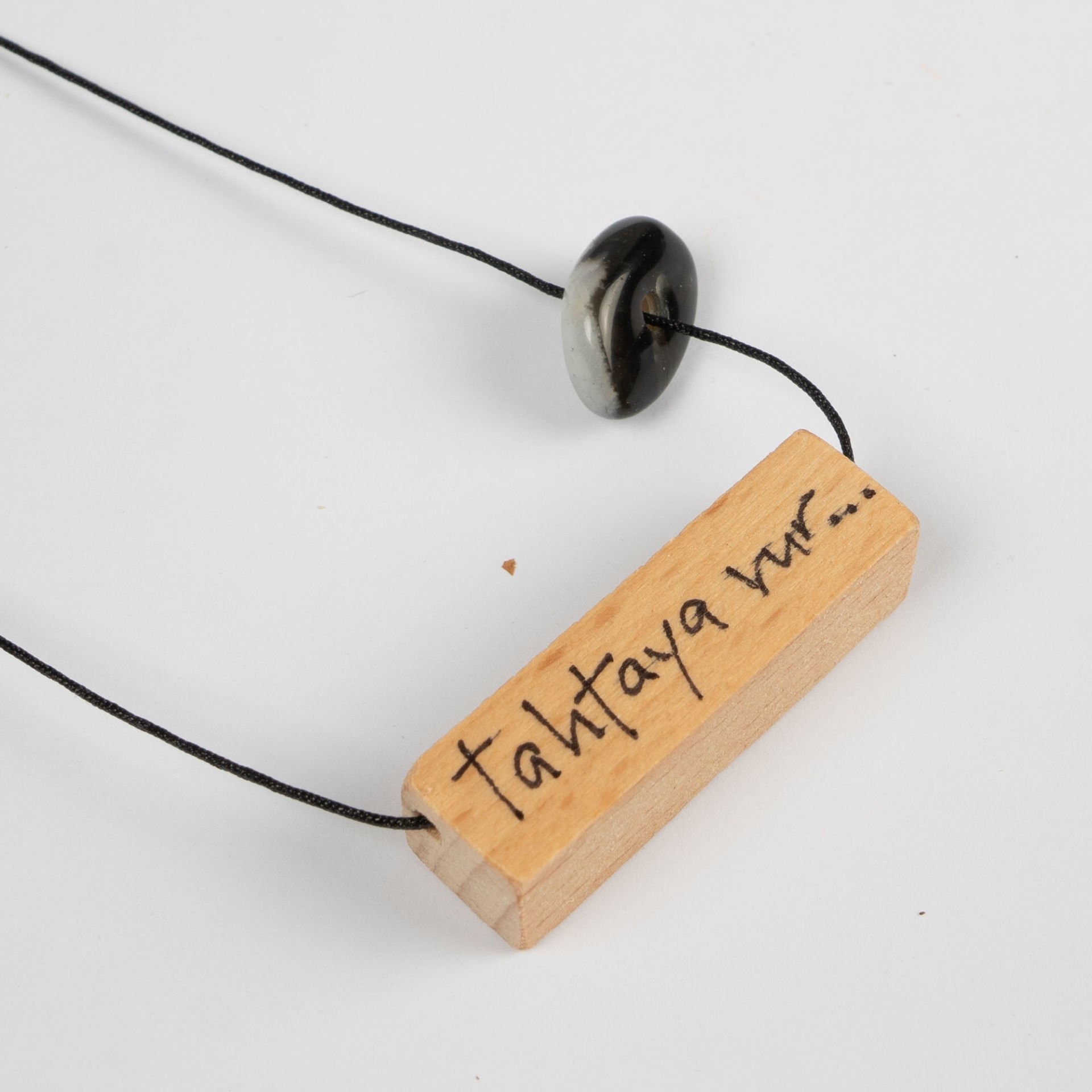 Siyah İpek İpli ''Tahtaya Vur'' Kolye 2