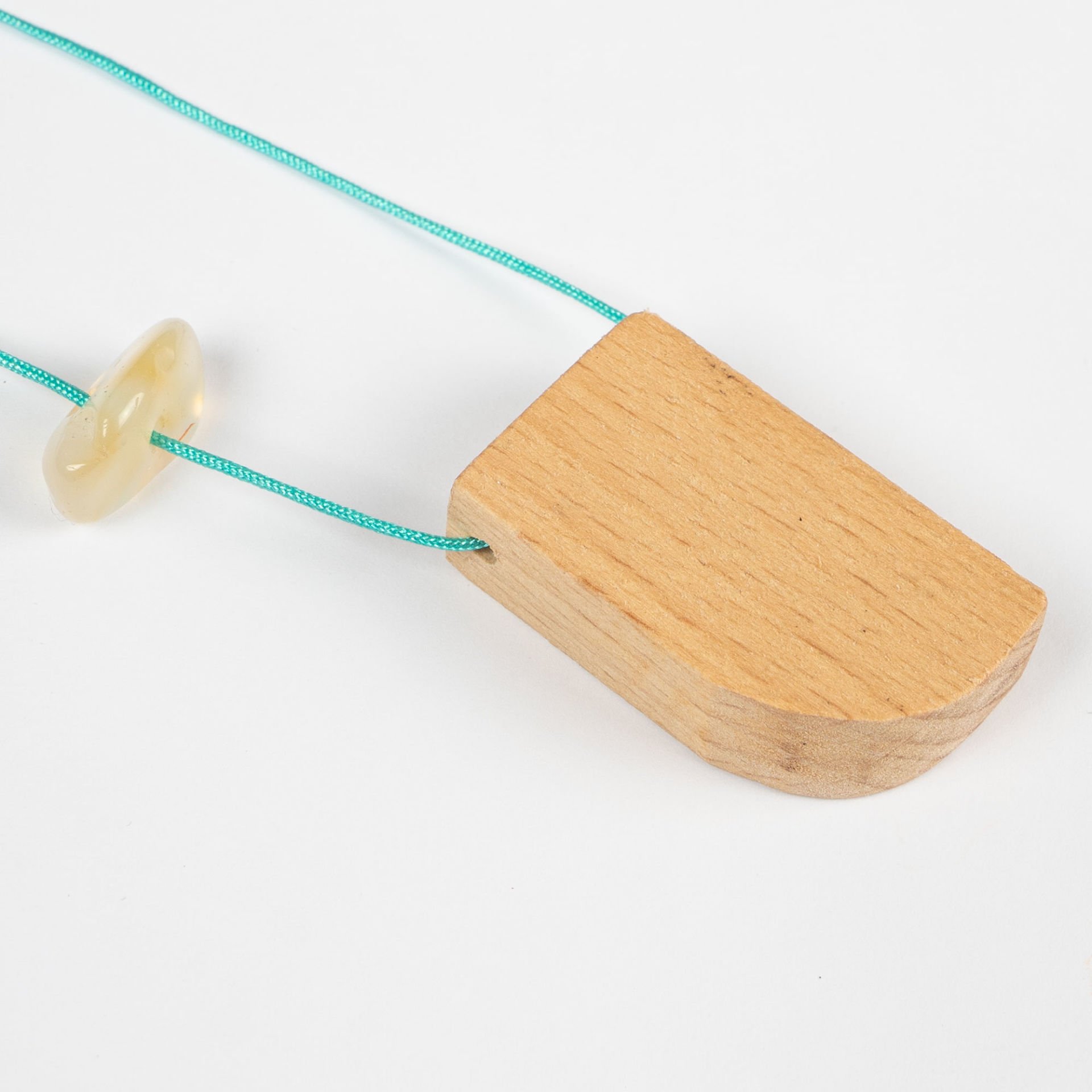 Turkuaz İpek İpli ''Tahtaya Vur'' Kolye 2