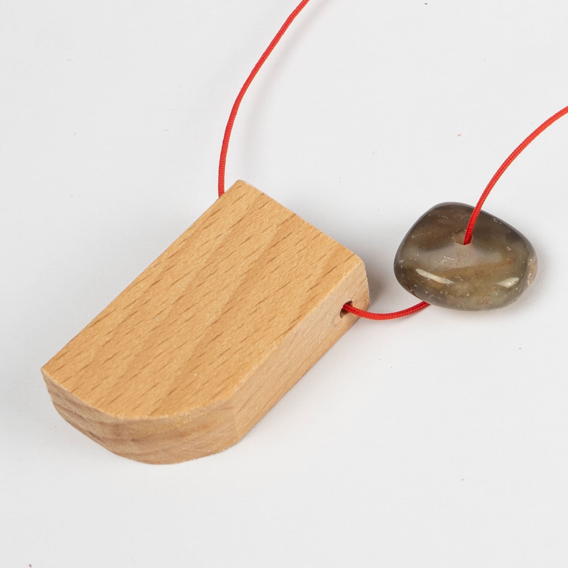 Kırmızı İpek İpli ''Tahtaya Vur'' Kolye 4