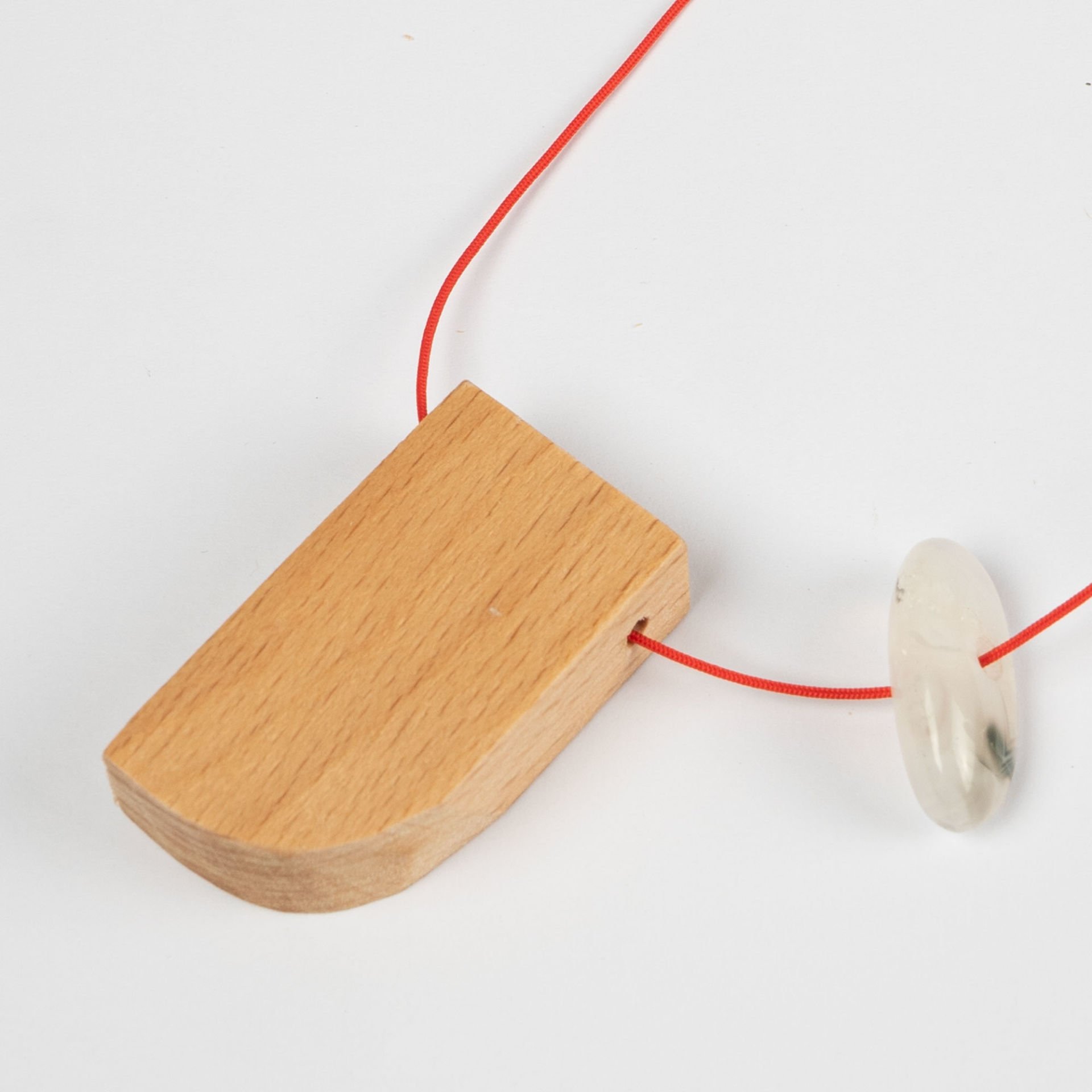 Kırmızı İpek İpli ''Tahtaya Vur'' Kolye 5