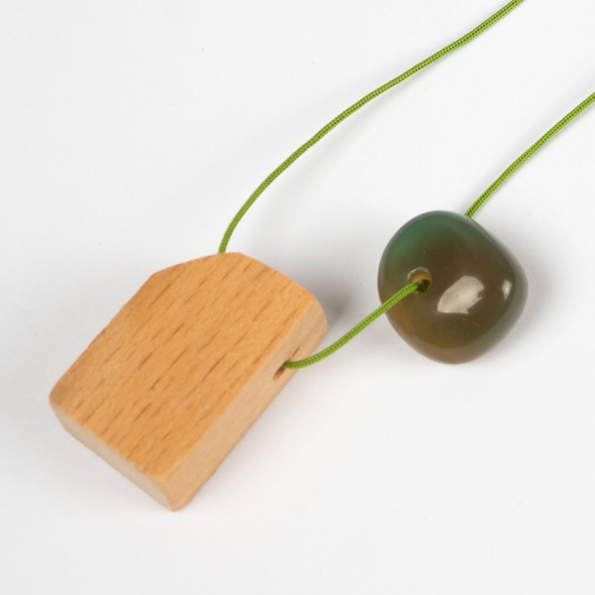 Yeşil İpek İpli ''Tahtaya Vur'' Kolye 1