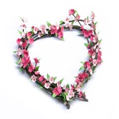 Sevgiliye Bahar Dalları Kalp