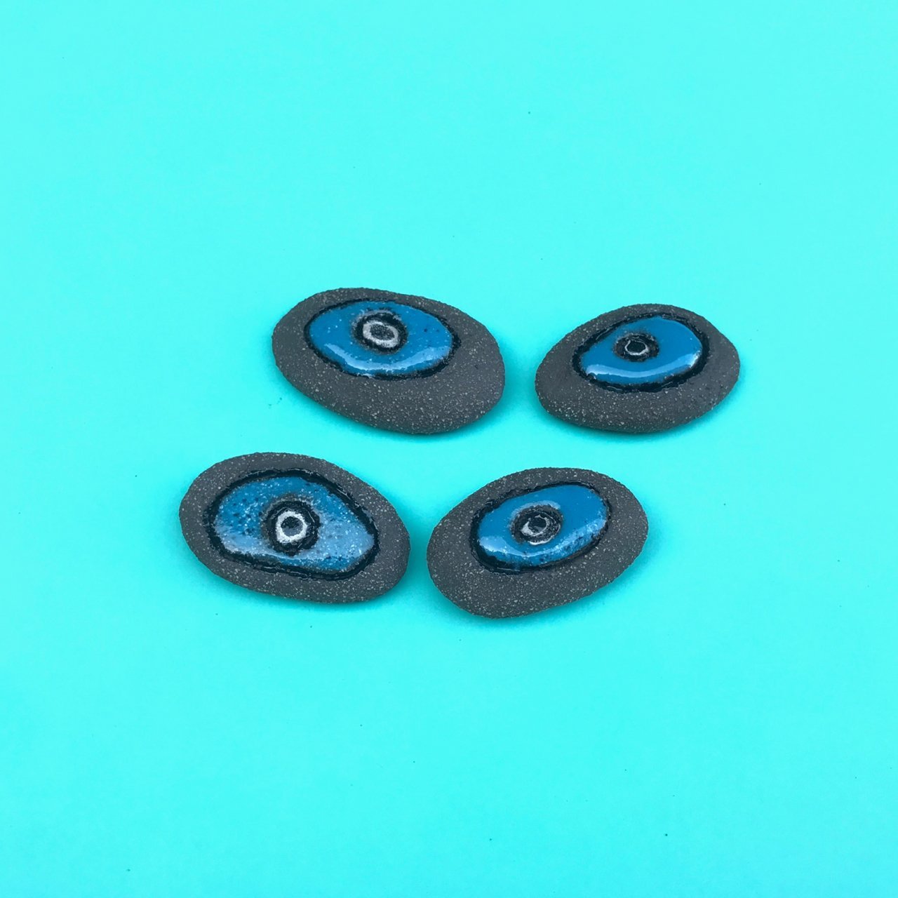 Nazar Gözü Füme Zeminde Mavi Küçük