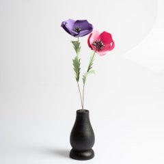 Siyah Vazosunda Mor Pembe Gelincikler