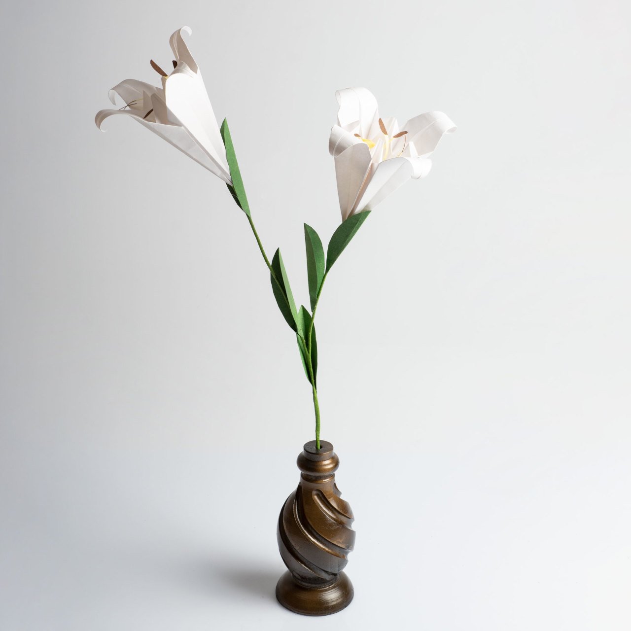 Siyah Vazosunda Lilyum